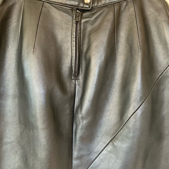 Women’s black leather skirt. 32 inches waist line - Picture 5 of 12